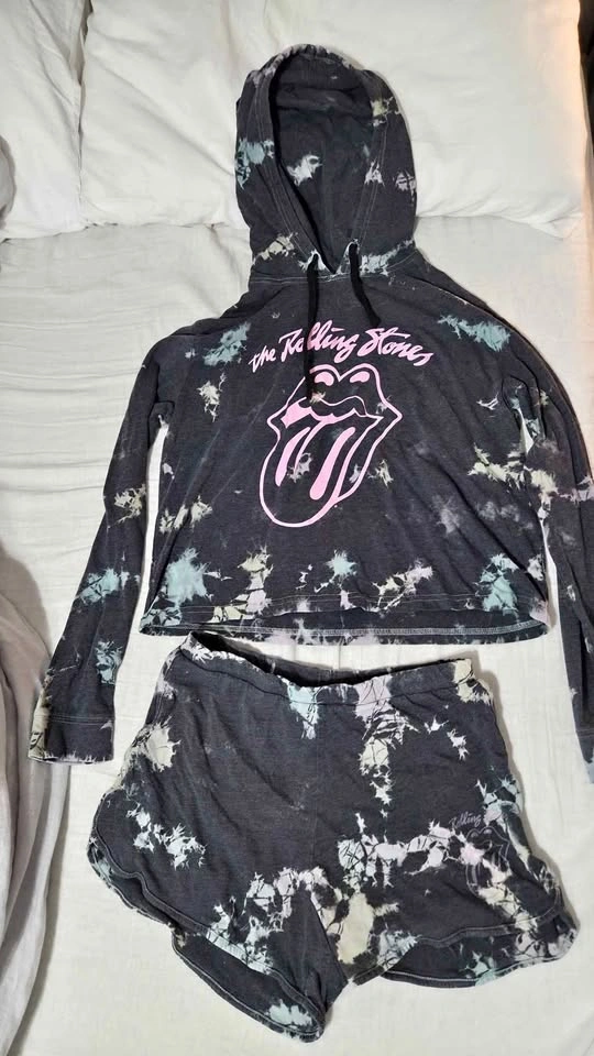 Rolling Stones Licensed Pullover Set - Medium