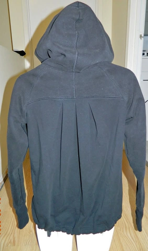 LULULEMON PLEAT TO STREET HOODY - Size 4