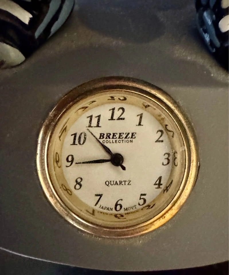 Vintage Novelty Goalie Figure with Working Clock - photo 2