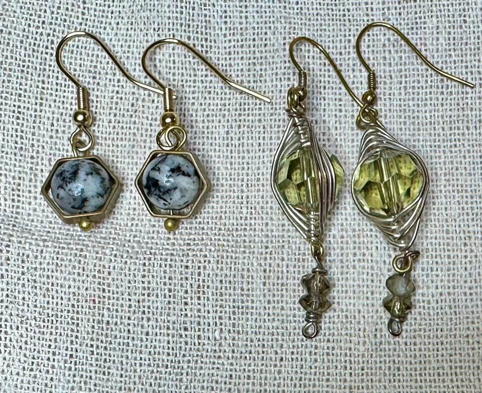 2 pairs of vintage earrings in a beautiful pouch and zipper
