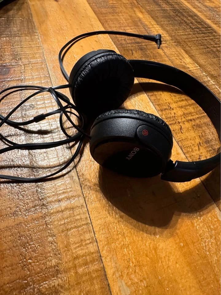 Sony Black Wired Over-Ear Headphones - photo 4