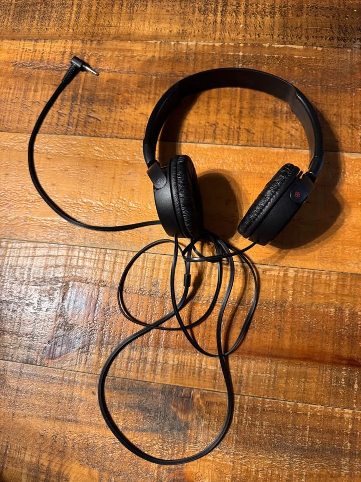 Sony Black Wired Over-Ear Headphones - photo 5