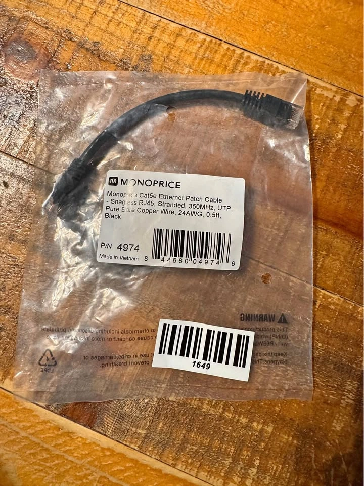 Monoprice Cat5e Ethernet Patch Cable 0.5ft Black Snagless RJ45