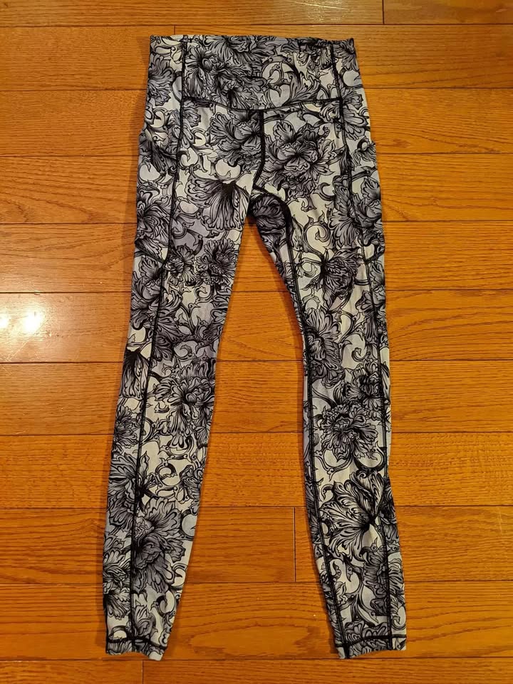 Lululemon white and black floral leggings (size 4)