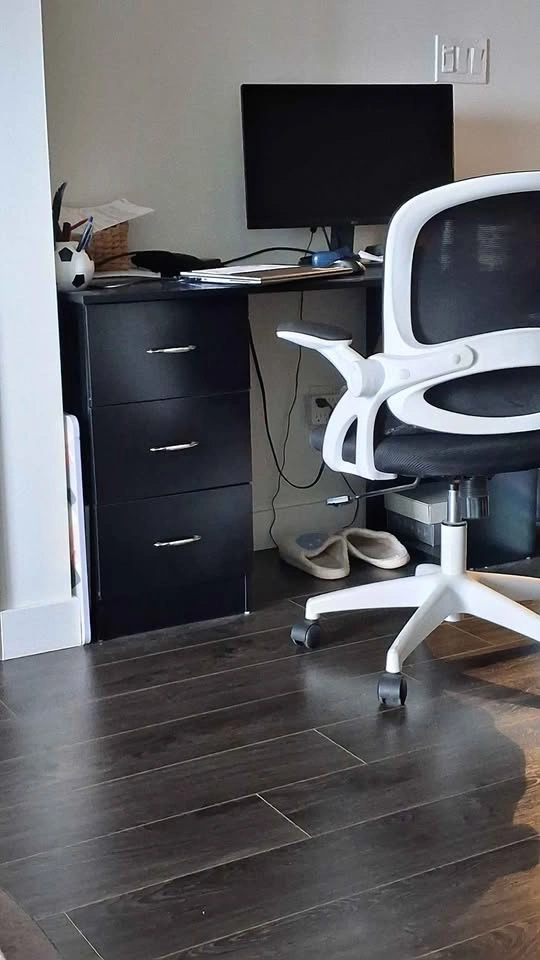 Study table with storage - photo 2