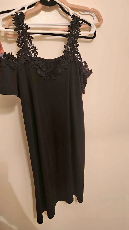 Black cold shoulder summer dress (M)