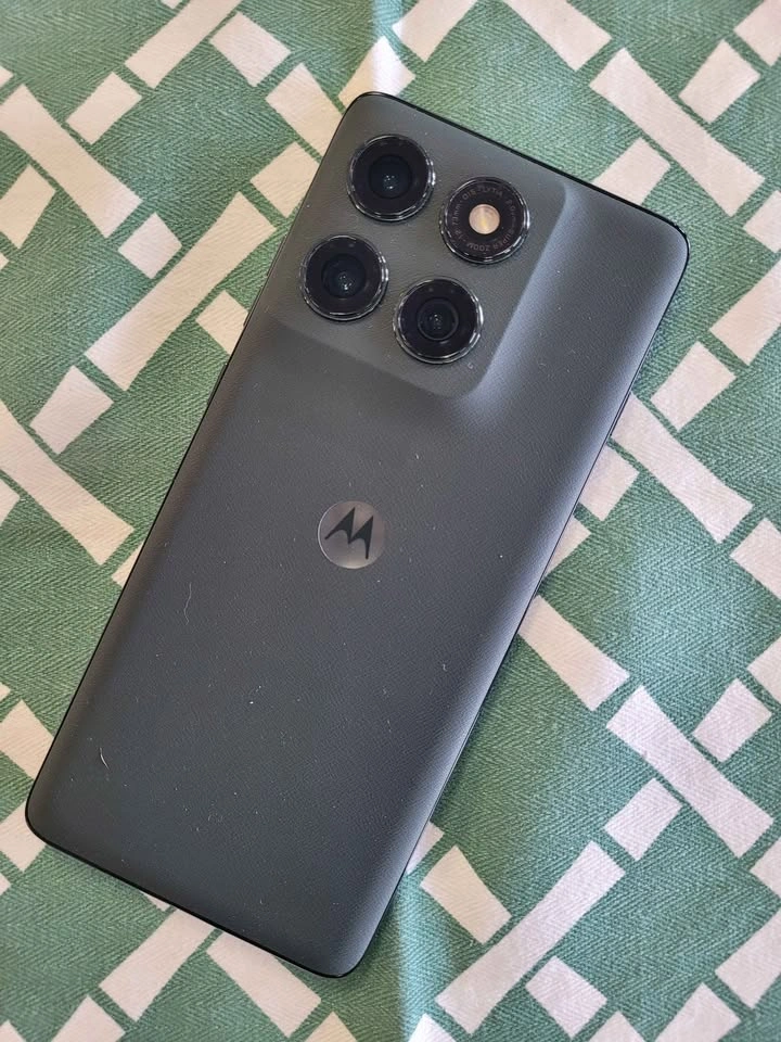 MOTO EDGE 2025 256GB UNLOCKED - photo 2