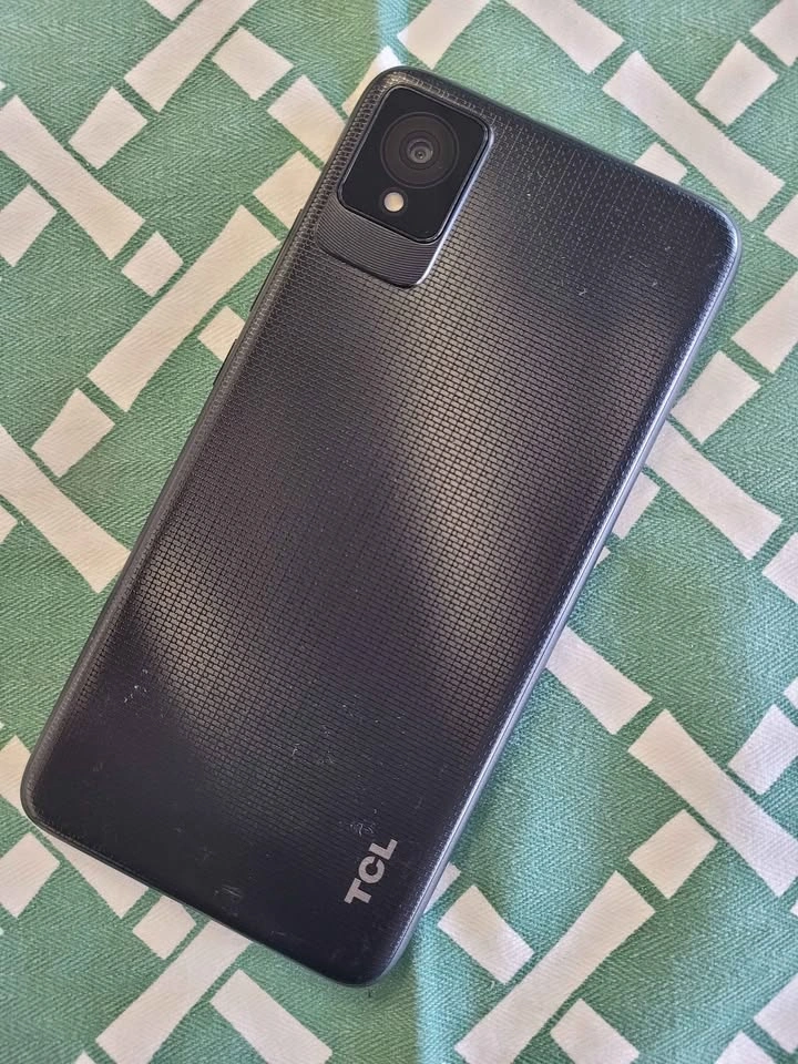 TCL 502 32GB UNLOCKED - photo 2
