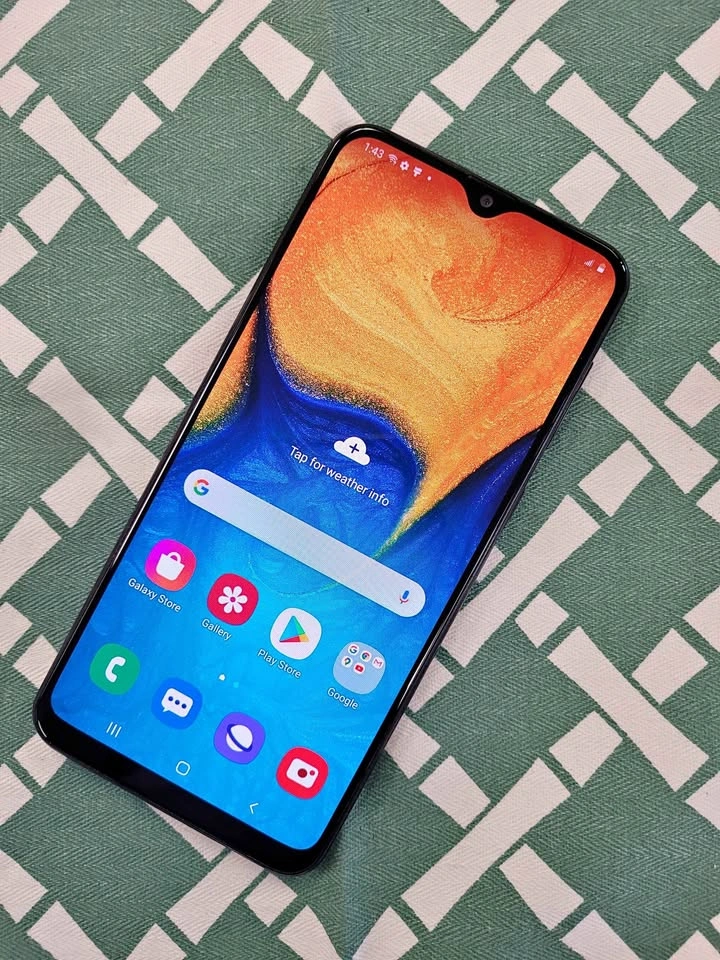 SAMSUNG A20 32GB UNLOCKED