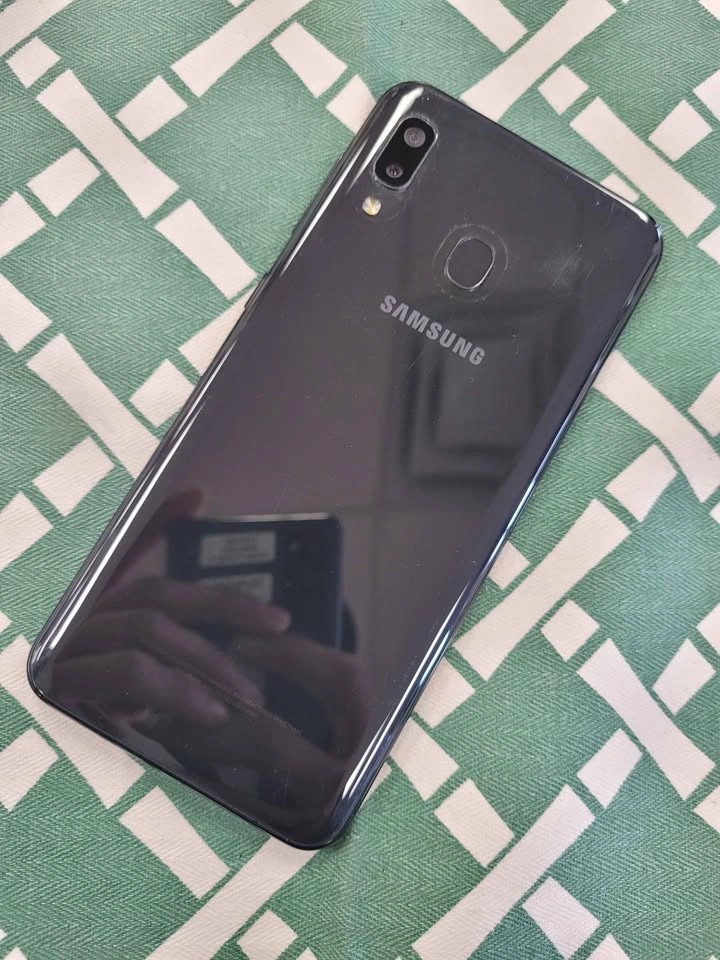 SAMSUNG A20 32GB UNLOCKED - photo 2