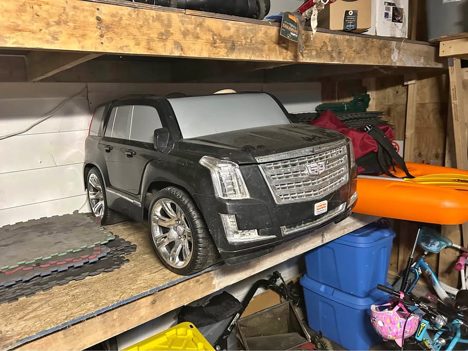 2 seater power wheels Escalade 12 V radio
