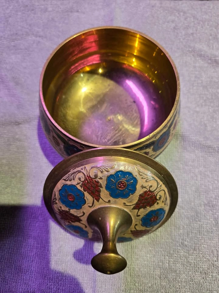 Vintage Brass Trinket Bowls - photo 5