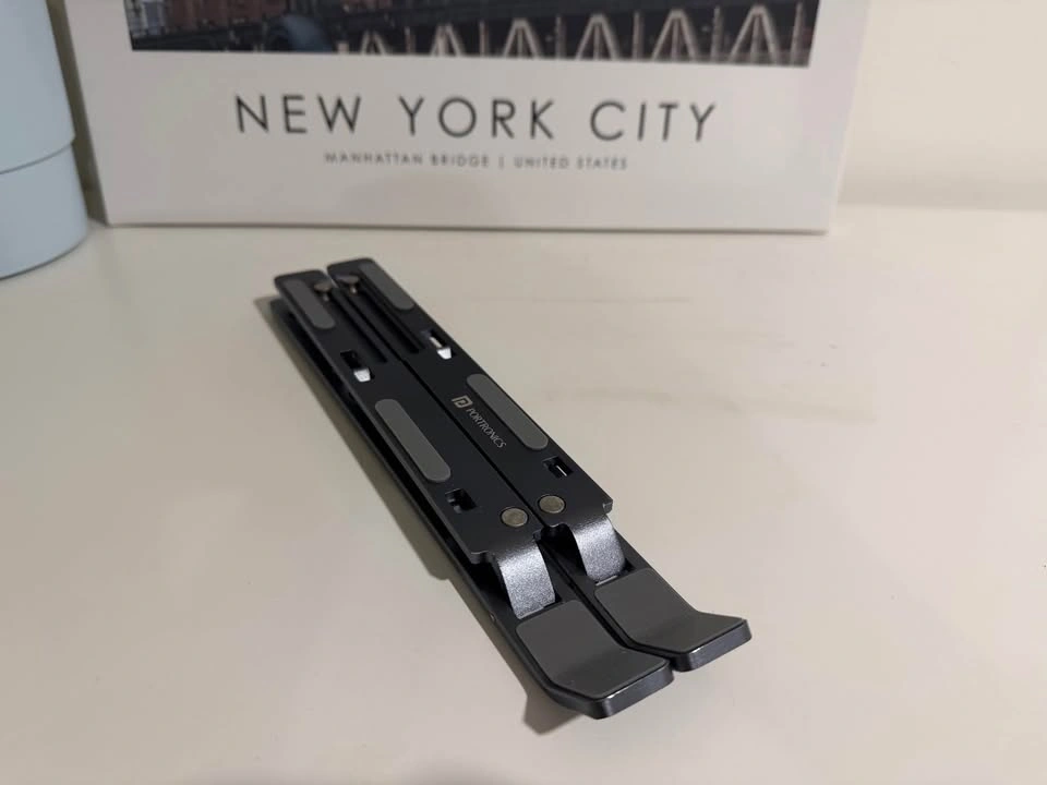 Laptop Stand: Portable and Adjustable - photo 2