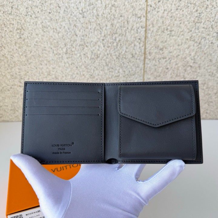 Louis Vuitton Marco Wallet Black - photo 4