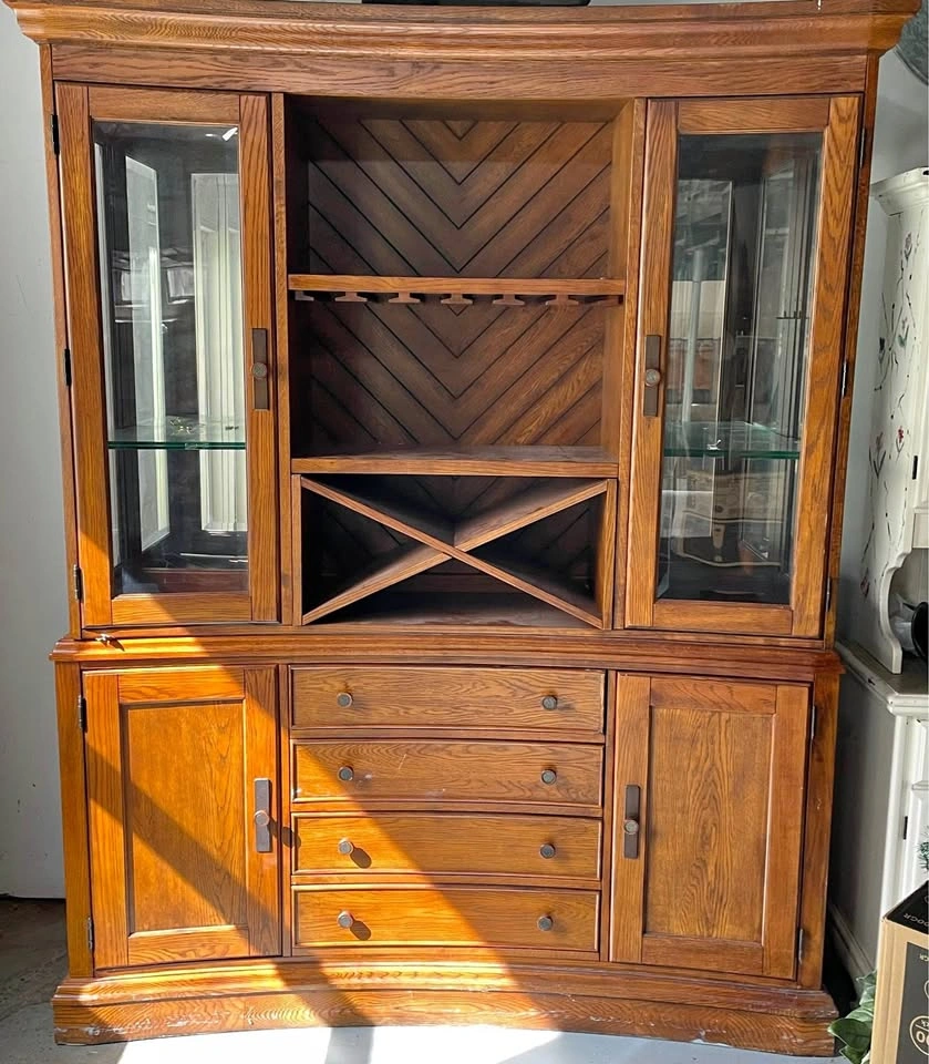 Solid Wood Dining Room Hutch with Built-in Lights