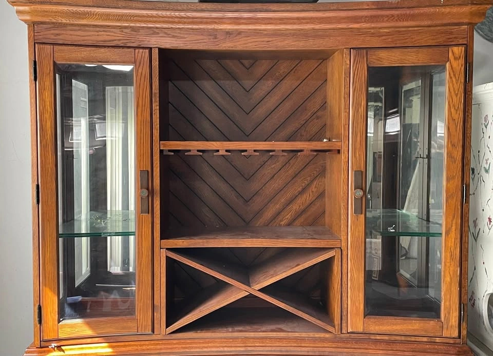 Solid Wood Dining Room Hutch with Built-in Lights - photo 2