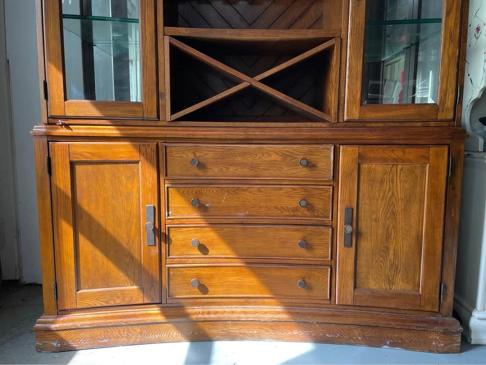 Solid Wood Dining Room Hutch with Built-in Lights - photo 3