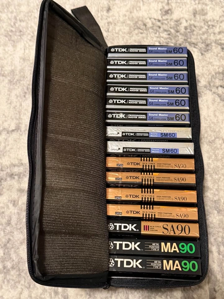 TDK Cassette Carrying Case w/ 20 Tapes - photo 3