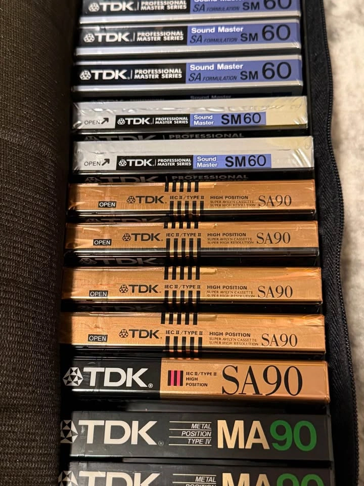 TDK Cassette Carrying Case w/ 20 Tapes - photo 4