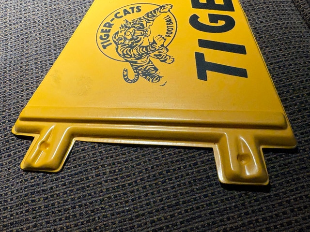 1970s Hamilton Tiger-Cats Small Plastic Pennant - photo 2