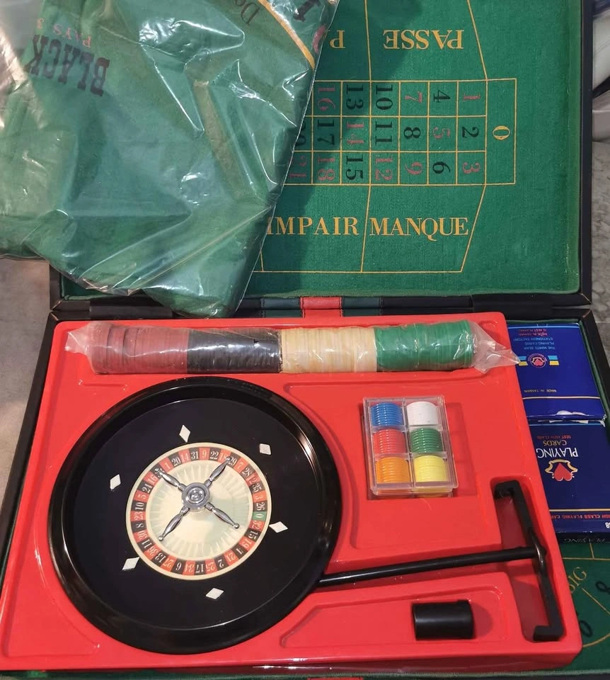 Vintage Casino Poker Roulette Game Set Briefcase