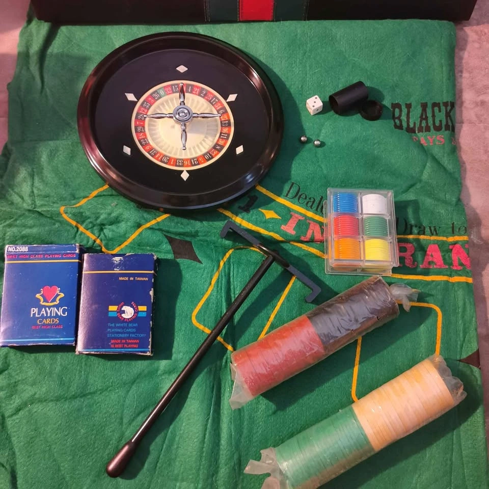 Vintage Casino Poker Roulette Game Set Briefcase - photo 3