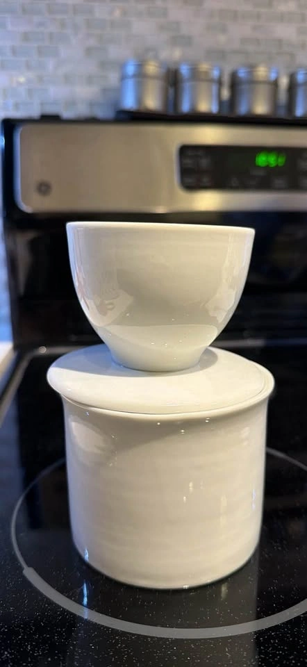 White Ceramic Butter Keeper/Butter Bell - photo 2