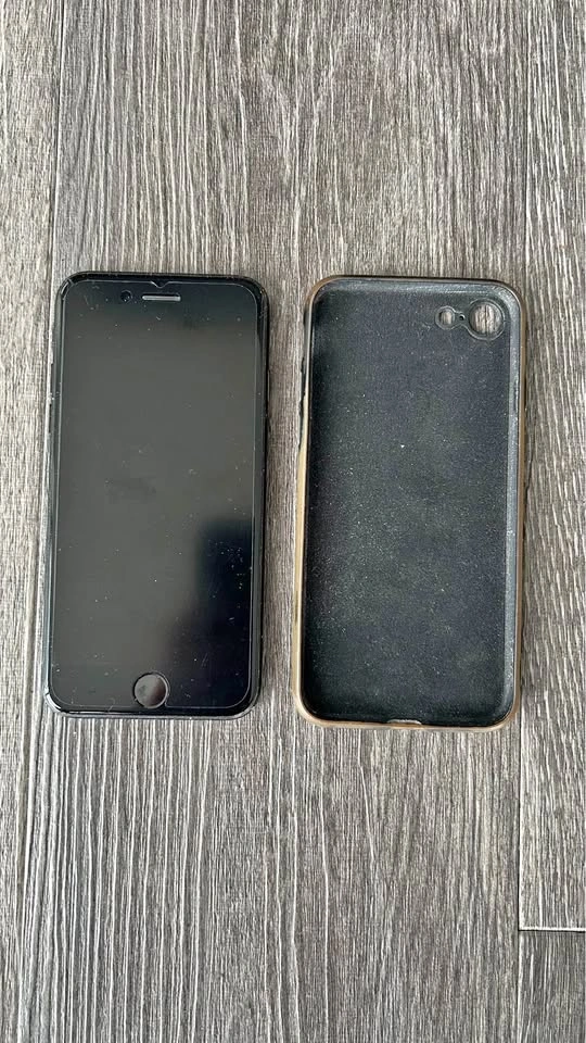256gb iPhone 7 + Free Case, Screen Protectors, Lightning Cable