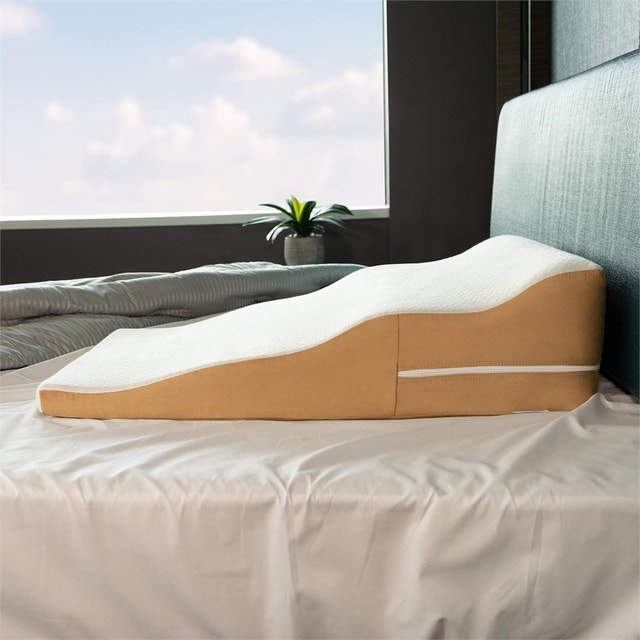 Avana Contoured Bed Wedge Pillow - New in Box