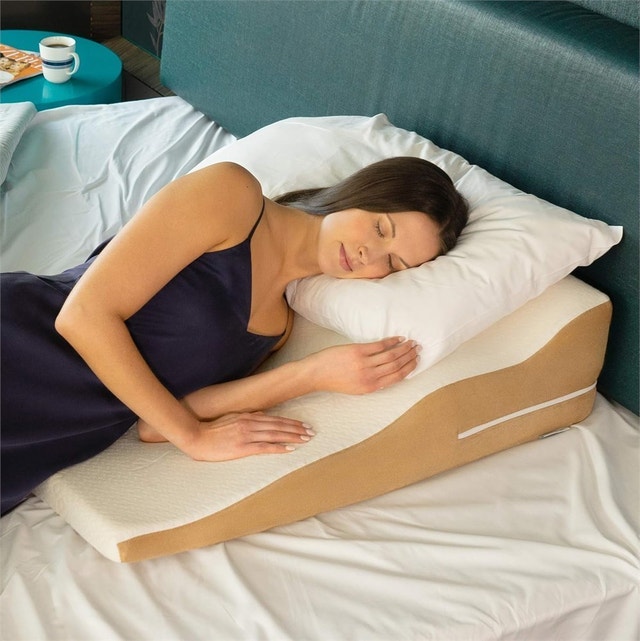 Avana Contoured Bed Wedge Pillow - New in Box - photo 2