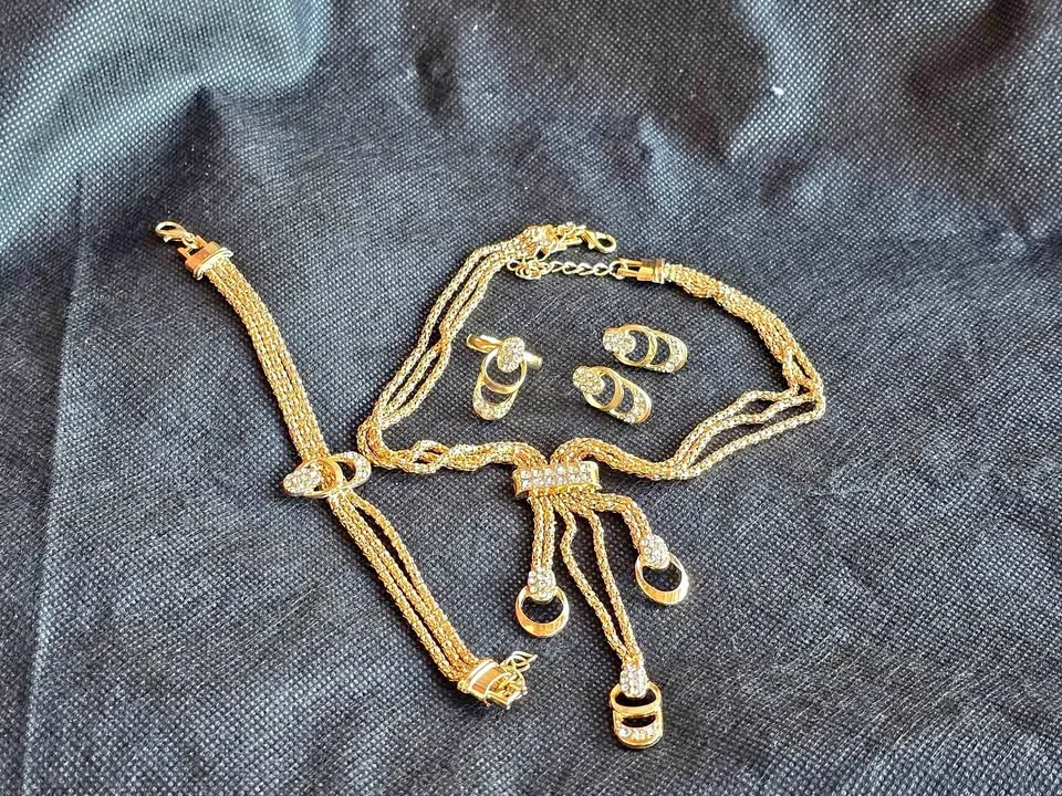 Gorgeous Jewellery Set thumbnail
