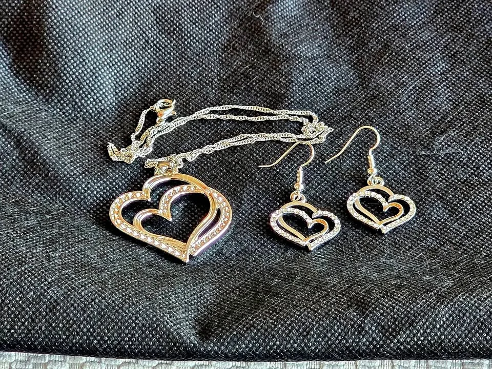 Beautiful Pendant Set thumbnail