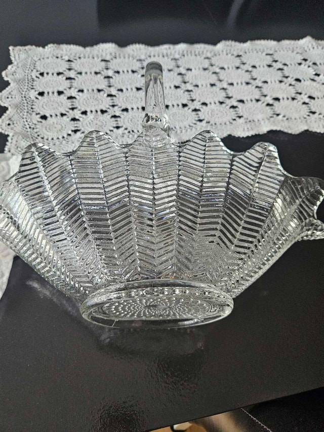 Vintage Pressed Glass Basket - photo 4