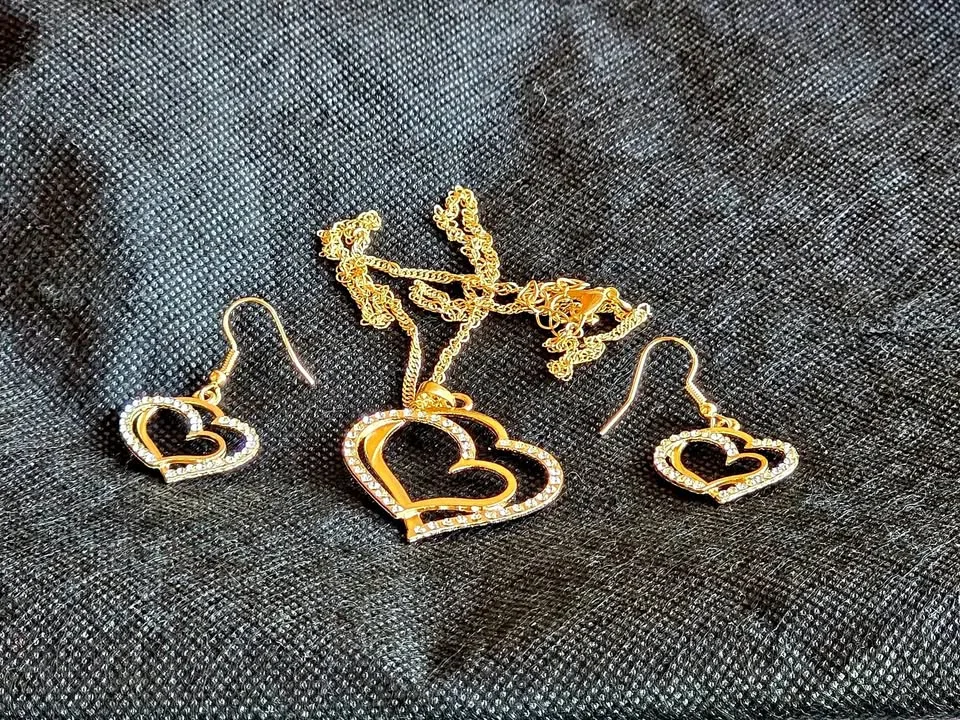 Beautiful Pendant Set thumbnail