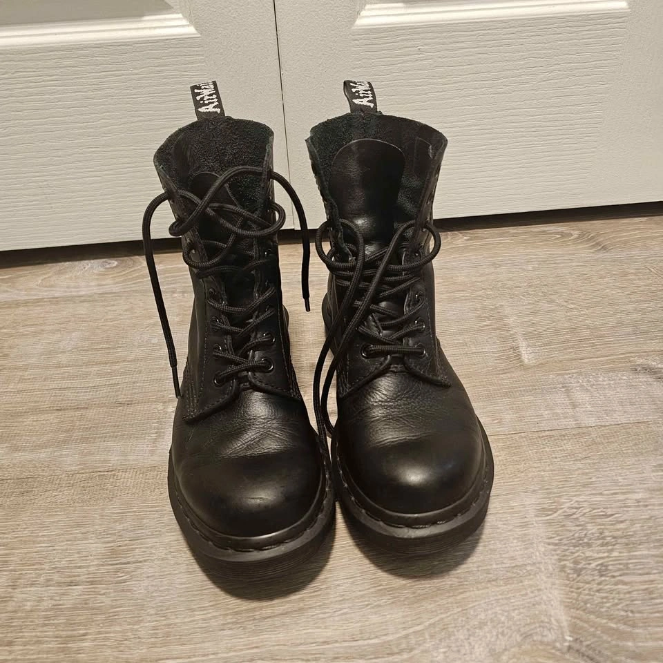 Dr. Martens Pascal Mono Black Leather Boots Size 7 - photo 2