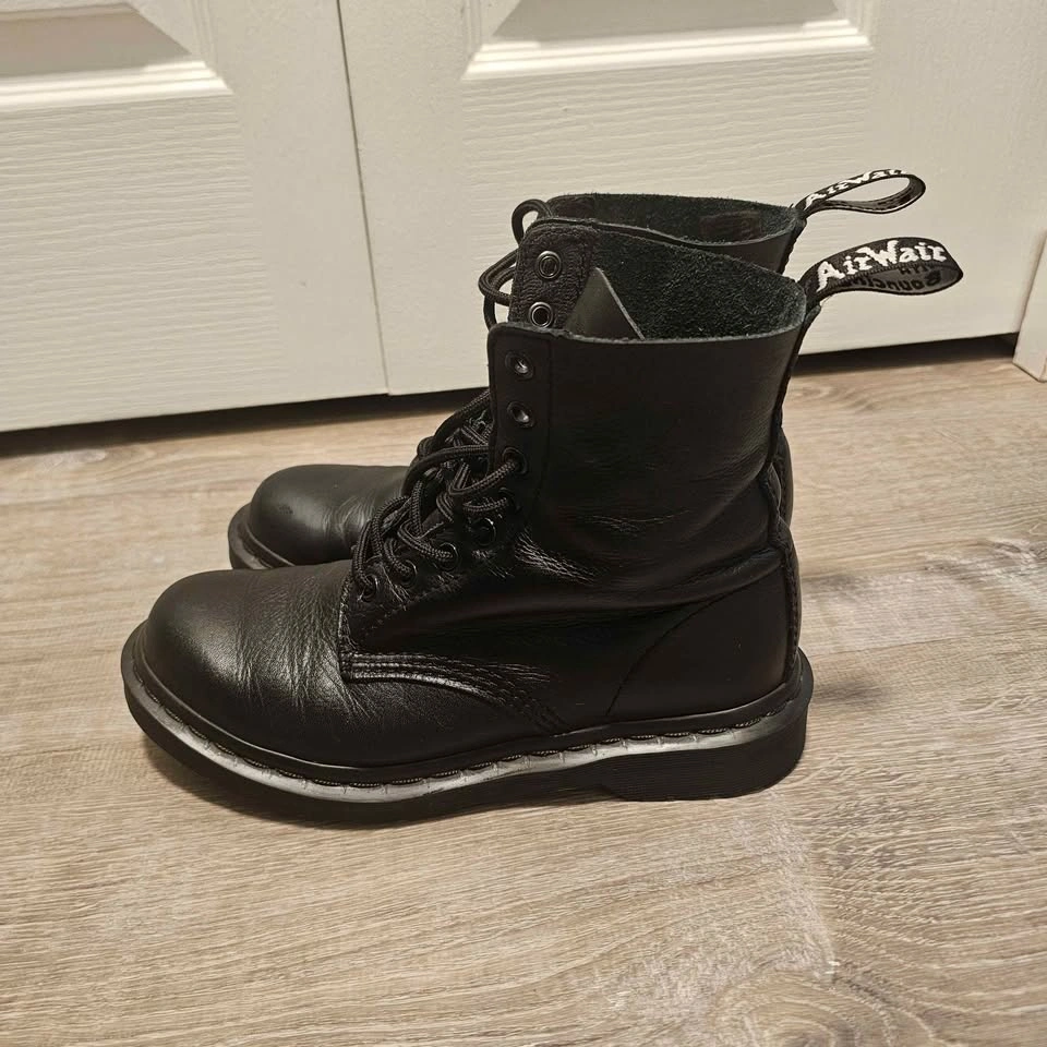 Dr. Martens Pascal Mono Black Leather Boots Size 7 - photo 3