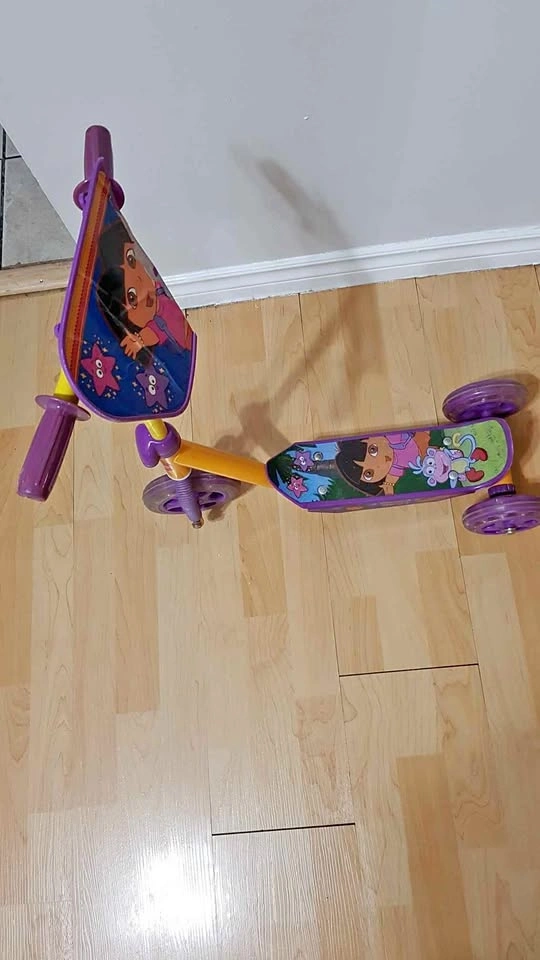 Dora the Explorer Kids 3-Wheel Scooter