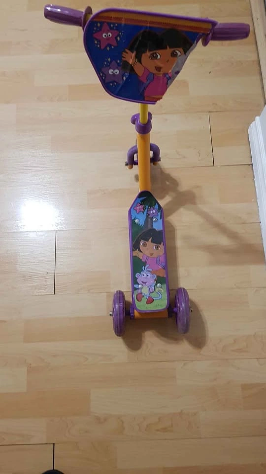 Dora the Explorer Kids 3-Wheel Scooter - photo 2