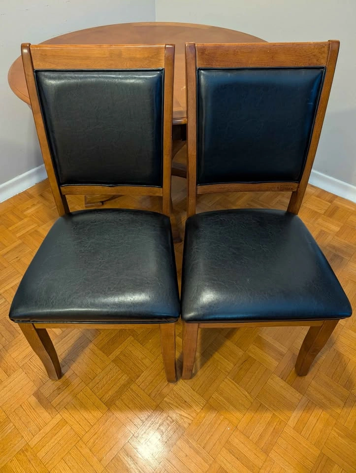 DELIVERY AVAILABLE APRIL 19 ONLY. Dining table and 4 chairs - photo 5