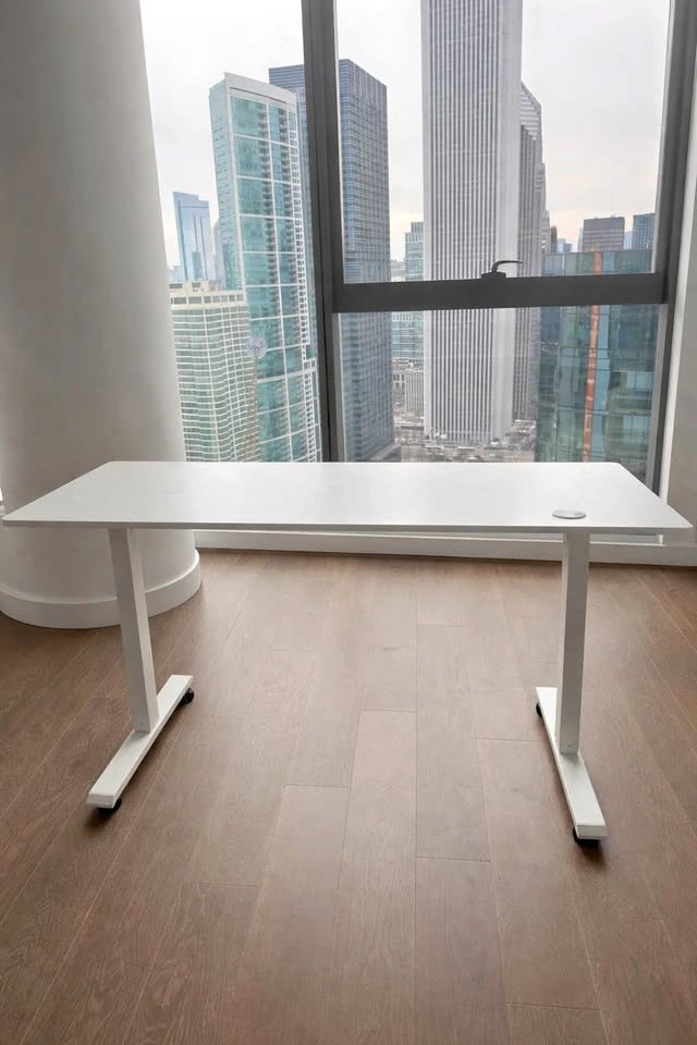 Standing Desk – Like New – Not Adjusting
