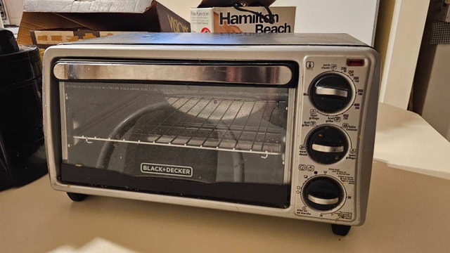 Black + Decker Toaster Oven - photo 2
