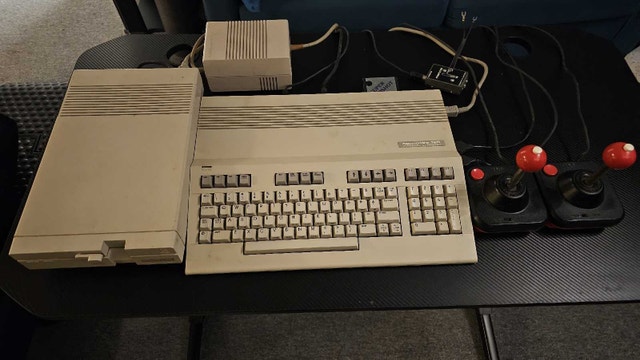 Commodore 128, 64, Vic 20 - Vintage Computer Collection - photo 4