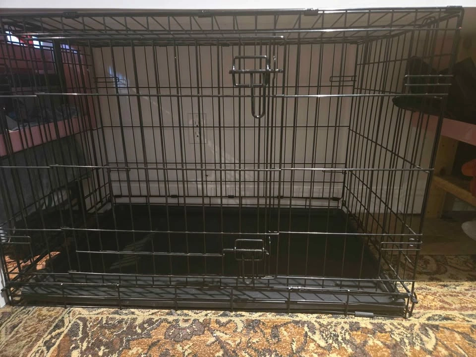 MOVING OUT SALE !! PETSMART Black Dog Crate with Tray - photo 3