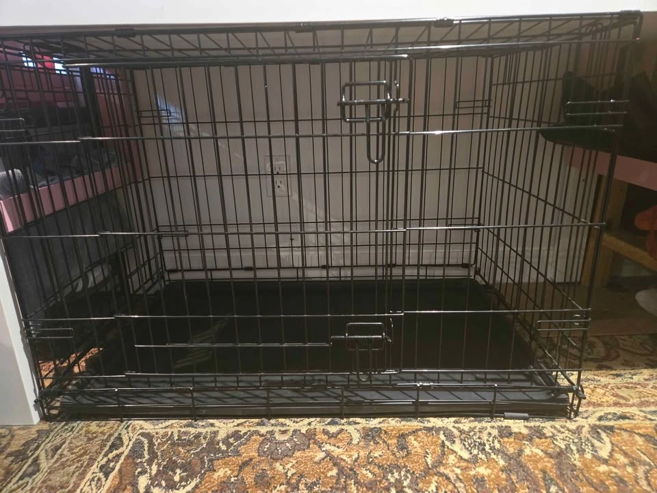 MOVING OUT SALE !! PETSMART Black Dog Crate with Tray - photo 4