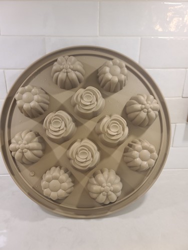 Pampered Chef Silicone Floral Cupcake Pan #1613