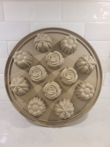 Pampered Chef Silicone Floral Cupcake Pan #1613 - photo 2