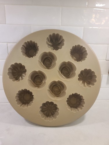 Pampered Chef Silicone Floral Cupcake Pan #1613 - photo 3