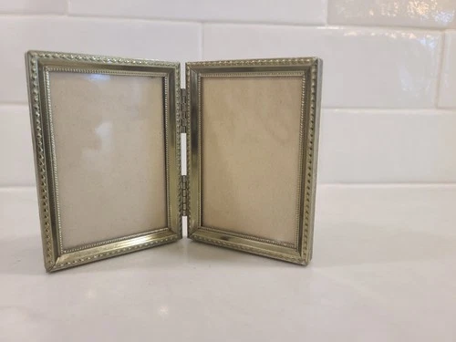Vintage Gold Tone Metal 50s Double Picture Frame 3.5 X 2.5 - photo 2