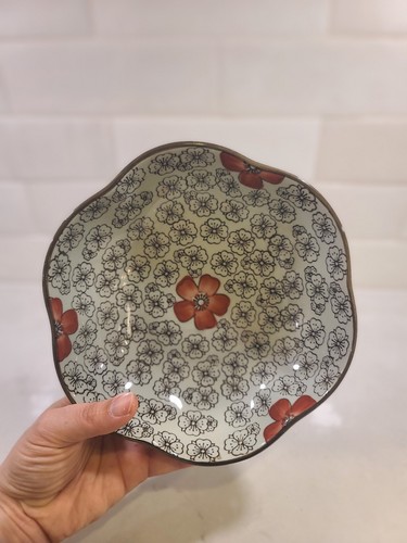Takasago Scalloped Porcelain Bowl - Red Plum Blossom Motif - Mic - photo 3