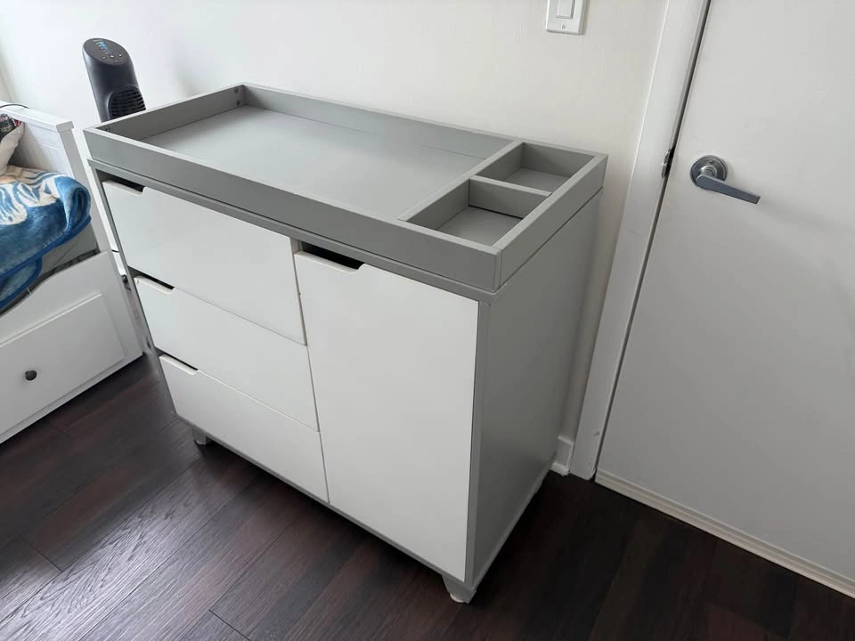 Baby Change Table / Dresser - Babyletto Hudson with Removable Tr - photo 2